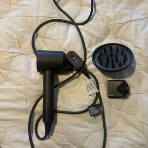 Dyson Supersonic Hair Dryer in Black and Pink